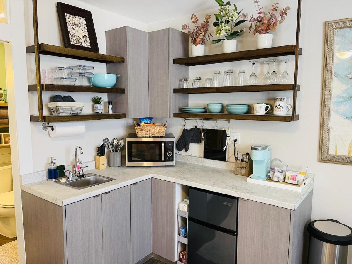 Coastal Chic Suite With Kitchenette And Private Entrance Sankt Petersburg Exterior foto
