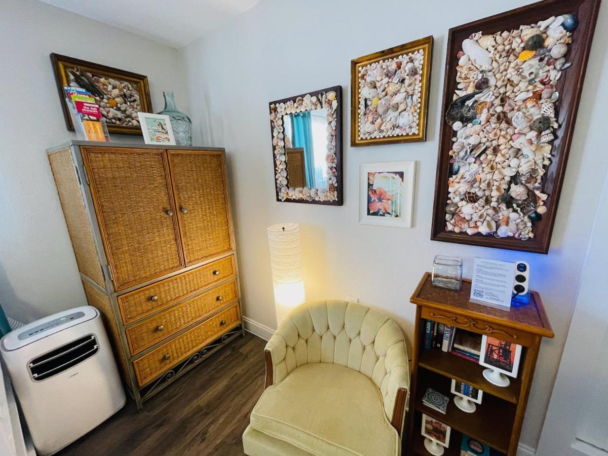 Coastal Chic Suite With Kitchenette And Private Entrance Sankt Petersburg Exterior foto
